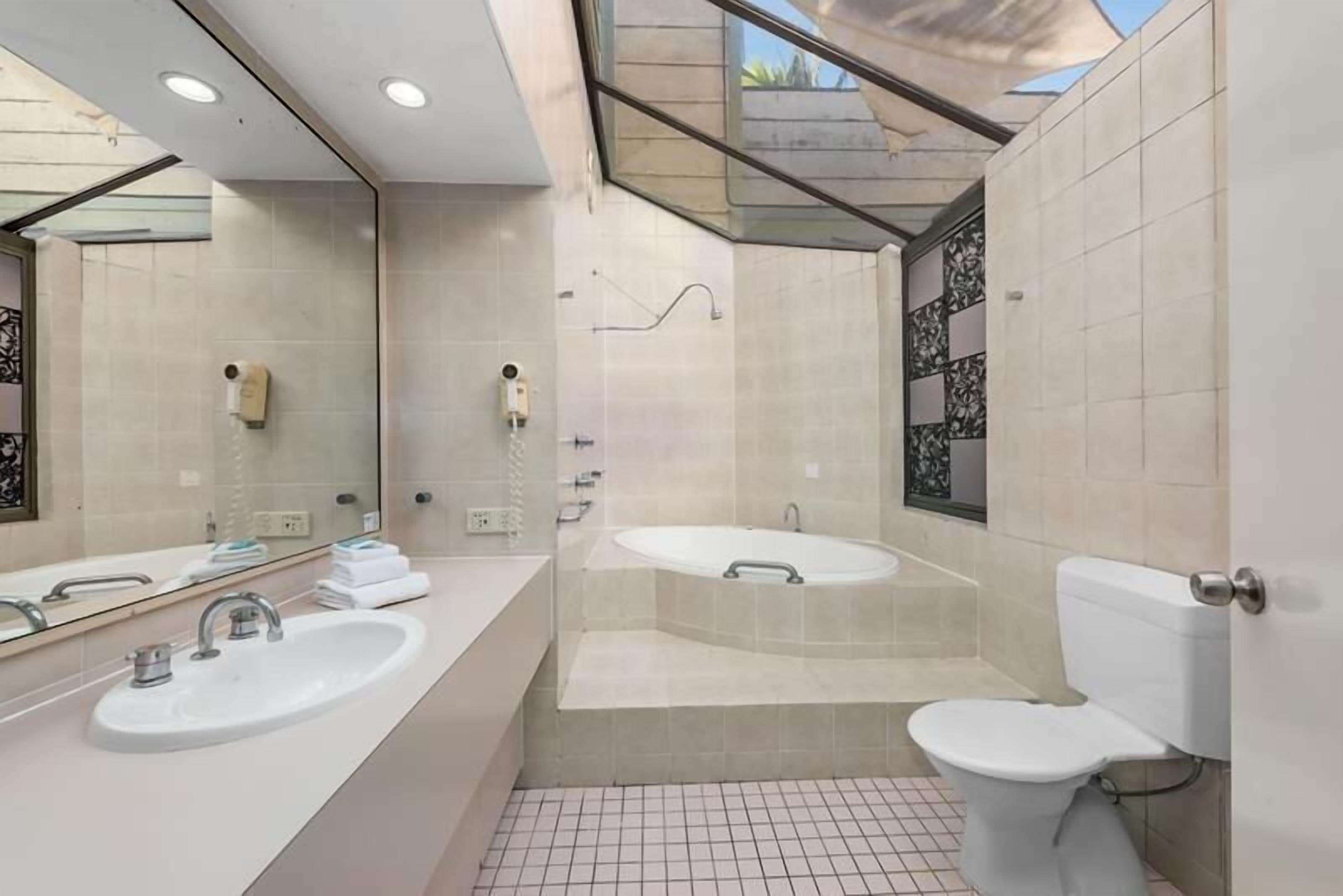 Beautiful Spa Suite in Aanuka Beach Resort in Coffs Harbour