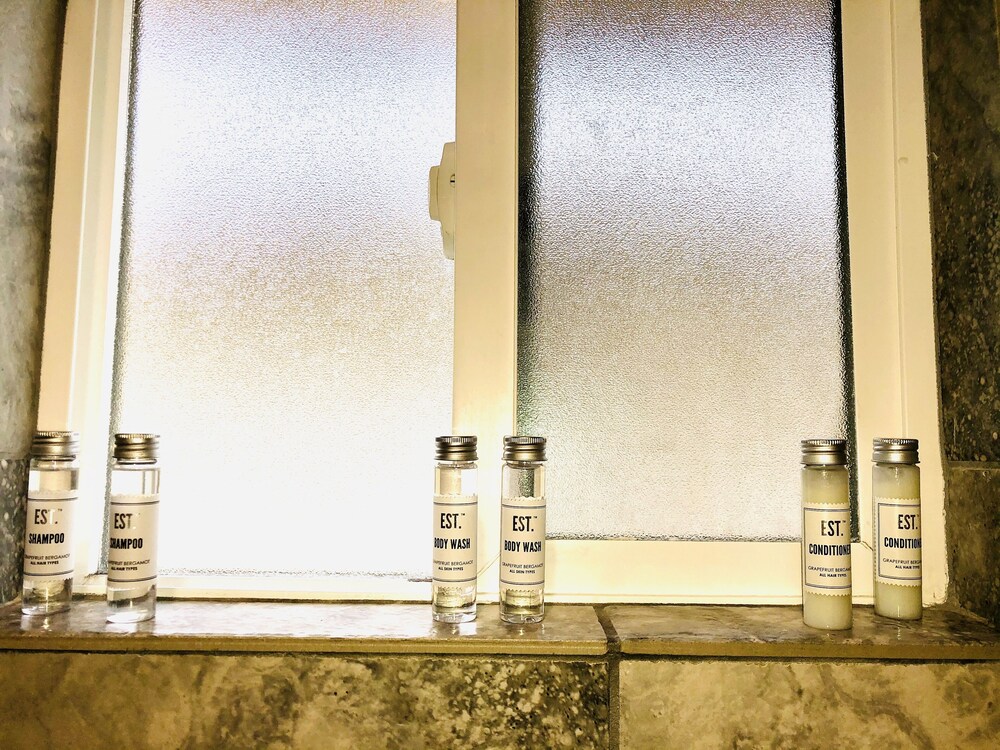 Condo,2Bedrooms,Sale,Strip,Safe,BOOK,3B,2BA,Pool,Las Vegas,SAHARA,Strat,casino