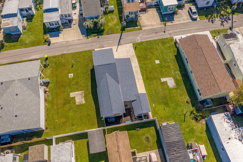 Beach House, LIMO Golf Cart included