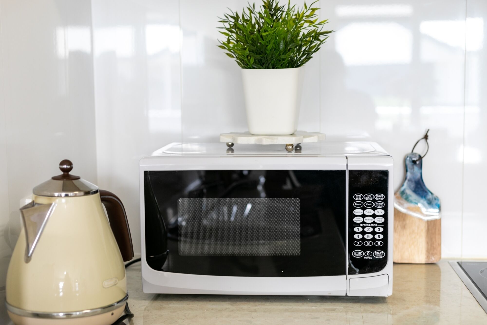 Cozy Beach Cottage Just a Short Stroll to the Seashore