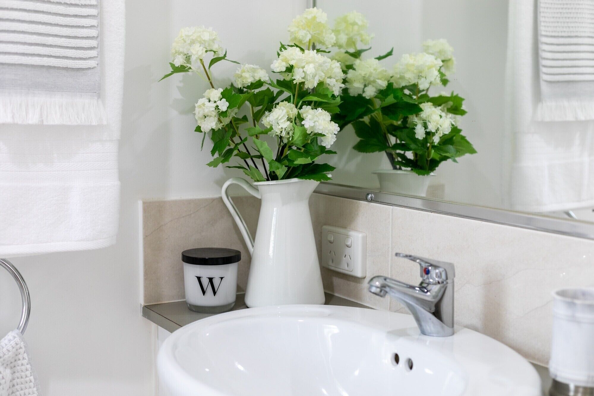 Cozy Beach Cottage Just a Short Stroll to the Seashore