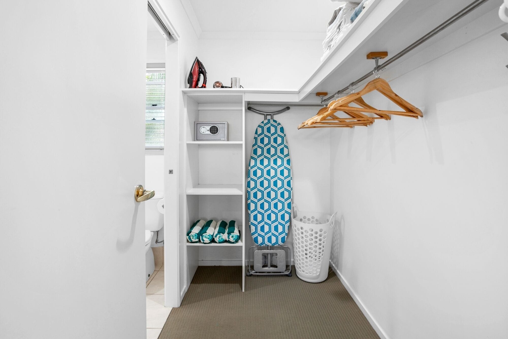 Cozy Beach Cottage Just a Short Stroll to the Seashore