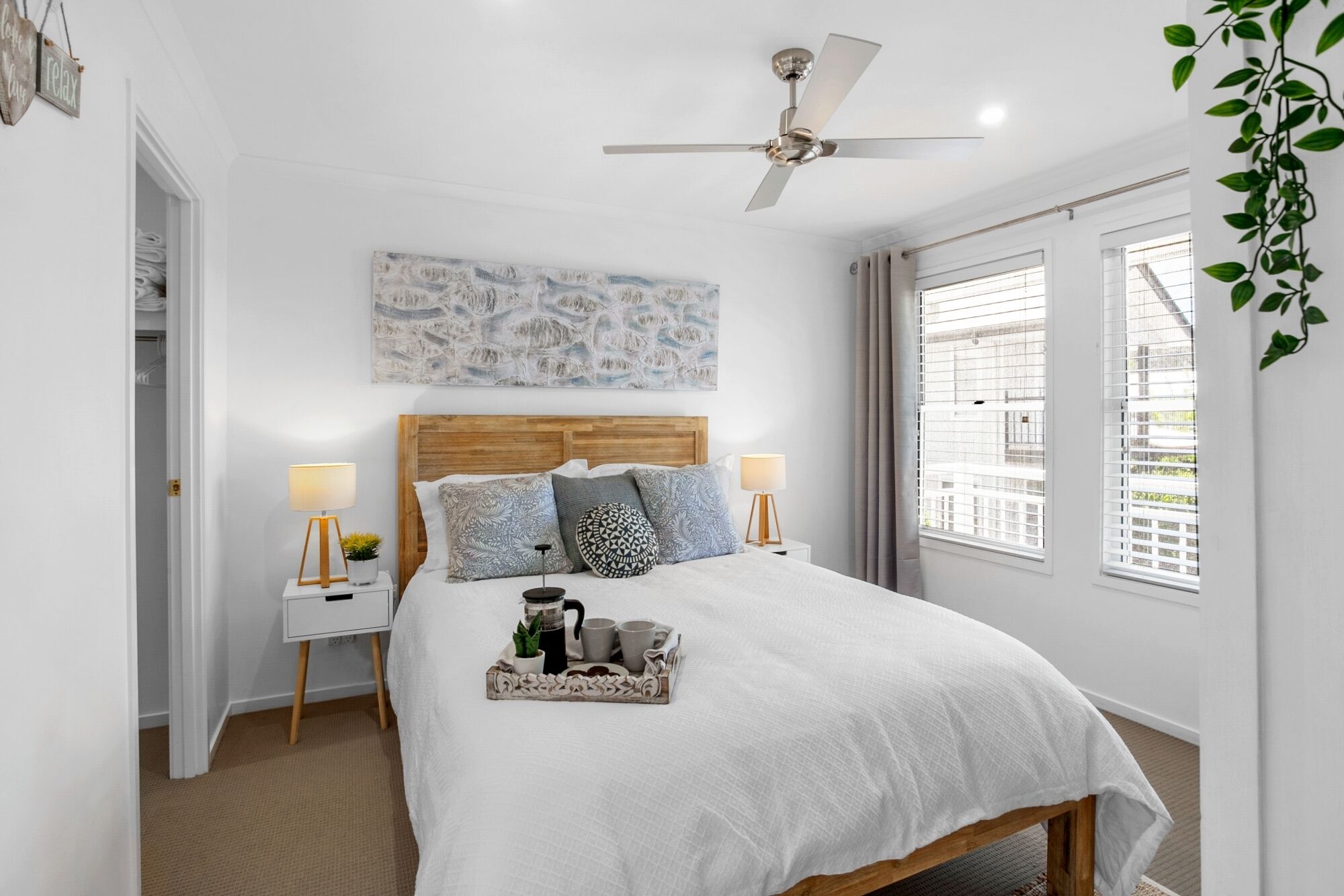 Cozy Beach Cottage Just a Short Stroll to the Seashore