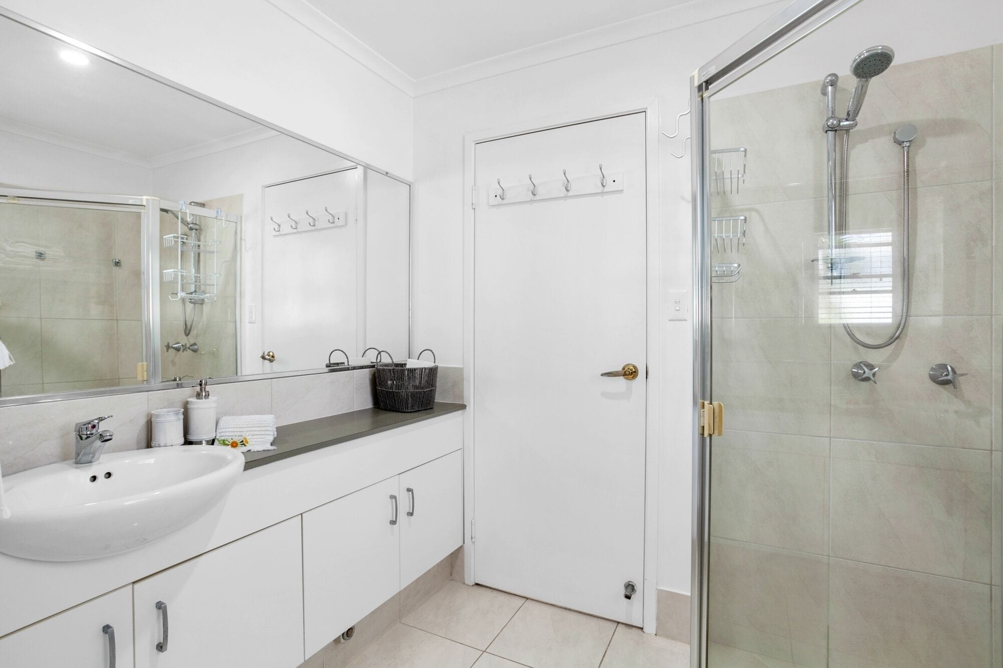 Cozy Beach Cottage Just a Short Stroll to the Seashore