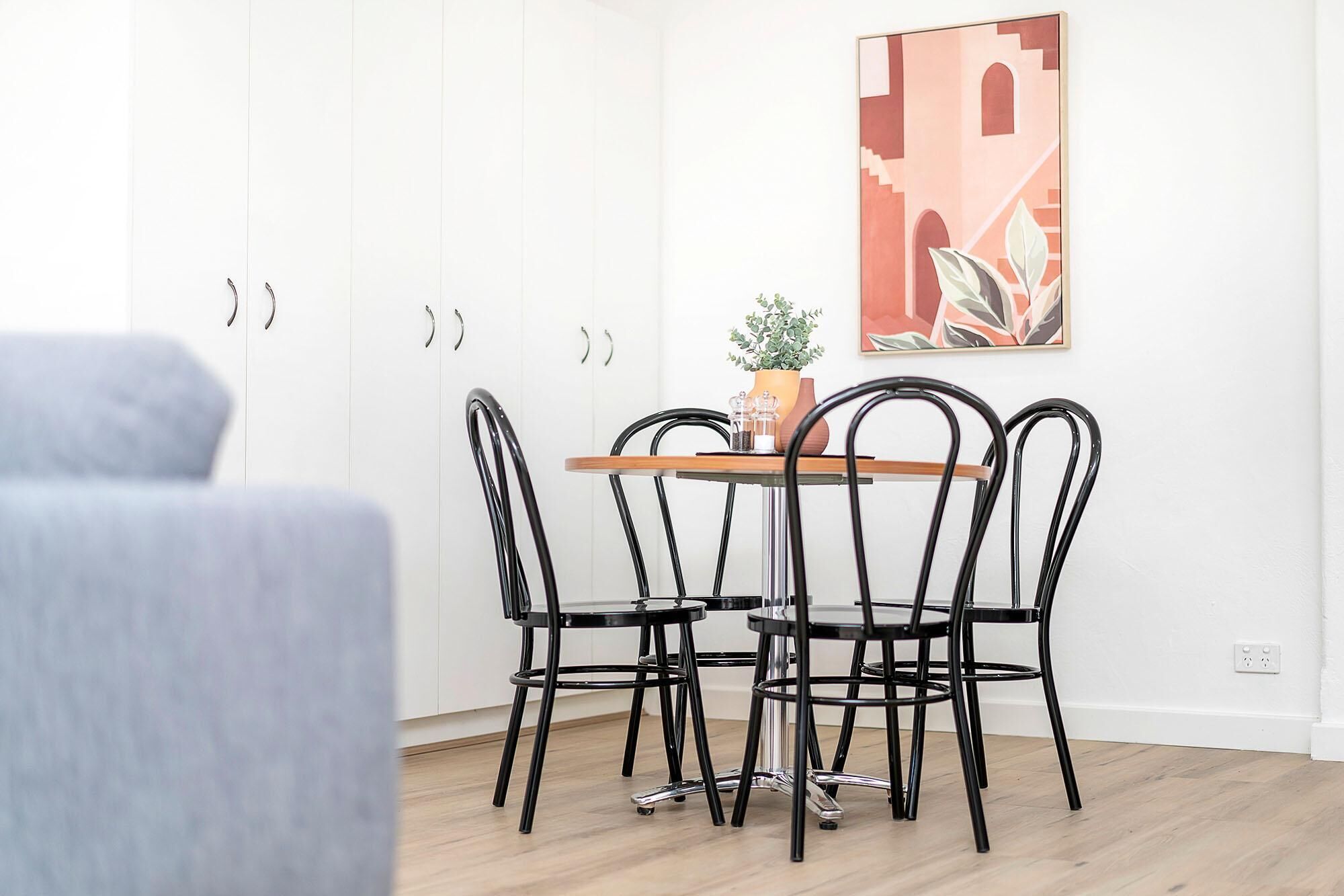 Welcome to This Newly Renovated Cute and Modern Studio