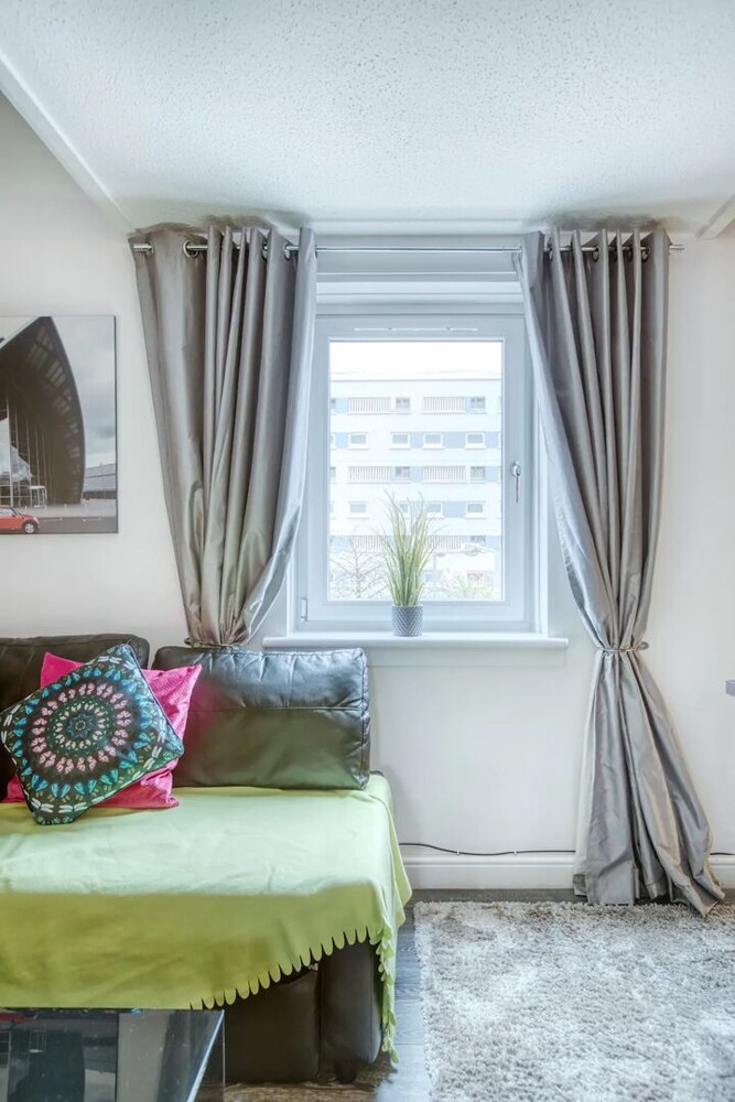 Cosy Secc Hydro 2 Bed Flat With Free Car Park Glasgow In Glasgow Hotel Rates Reviews On Orbitz