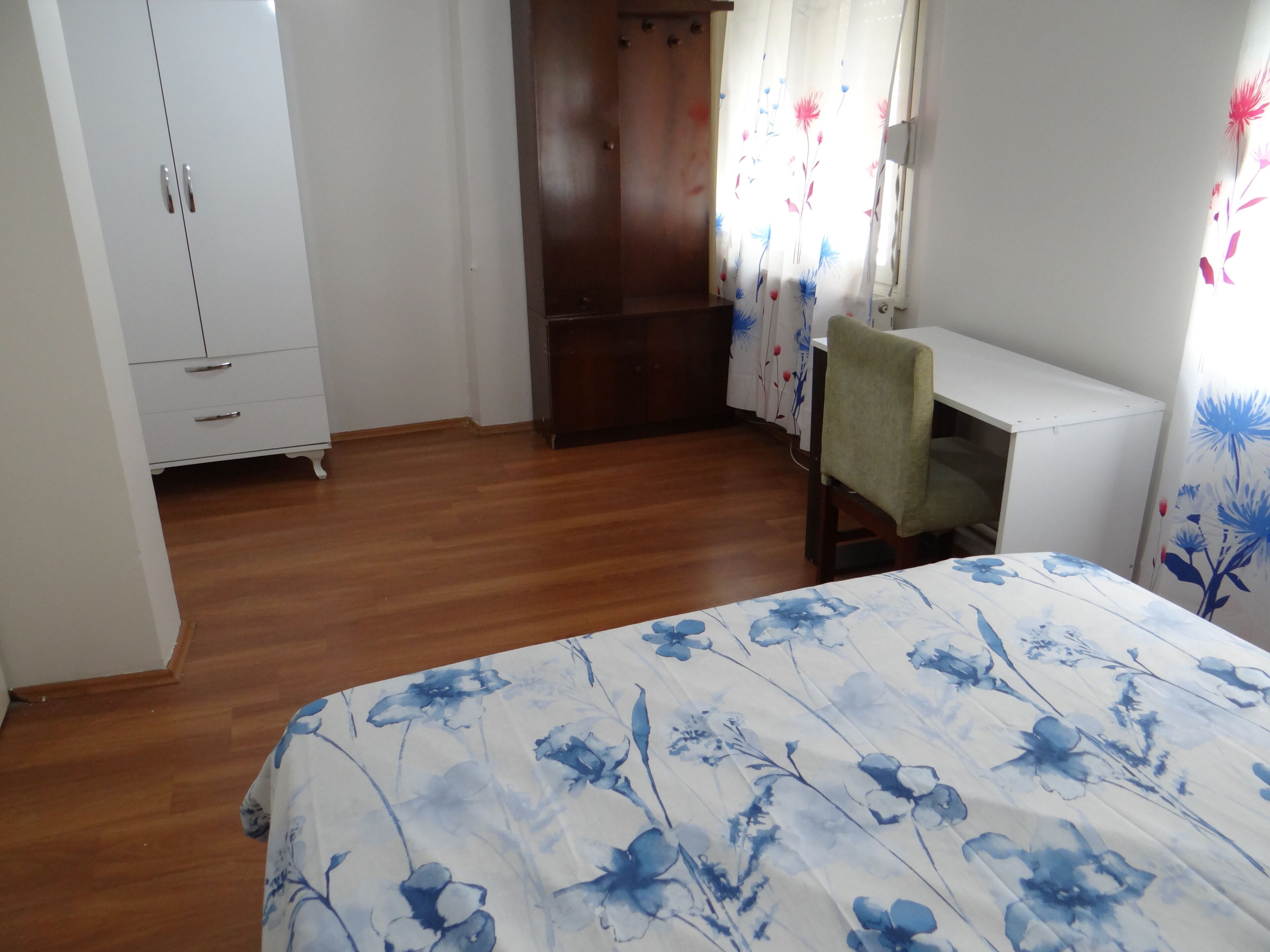 Near Bornova Metro Station Kucukpark Square Private Room: Precios,  promociones y comentarios | Expedia.com