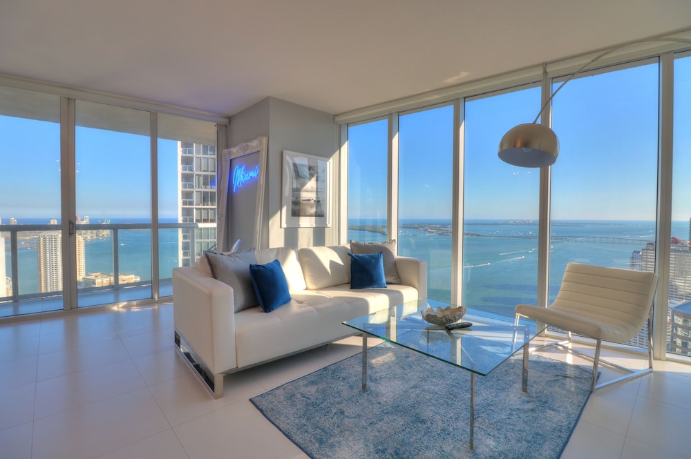 LUXE 2B/2B with Water Views | 48th Floor | Free: Parking, Pool, Hot Tub 