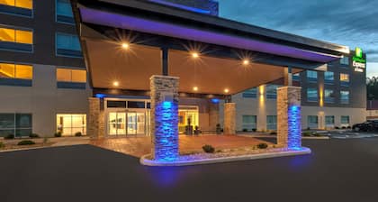 Holiday Inn Express & Suites Milan – Sandusky Area, an IHG Hotel