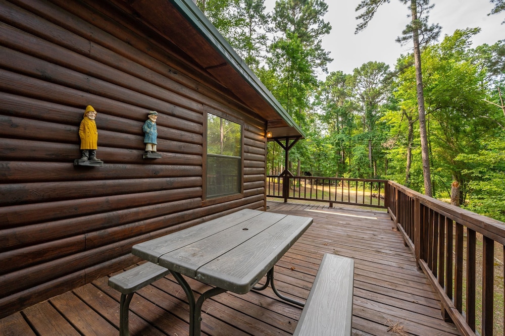 The Light House 2 Bedroom Cabin Perfect for a Small Family! Near Broken Bow Lake
