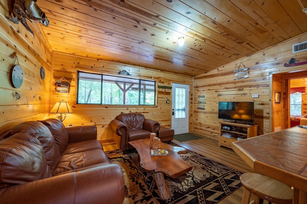 The Light House 2 Bedroom Cabin Perfect for a Small Family! Near Broken Bow Lake