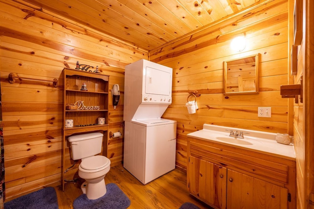 The Light House 2 Bedroom Cabin Perfect for a Small Family! Near Broken Bow Lake