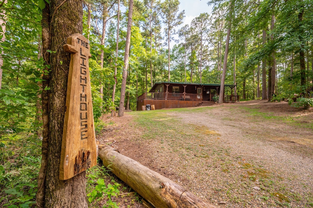 The Light House 2 Bedroom Cabin Perfect for a Small Family! Near Broken Bow Lake