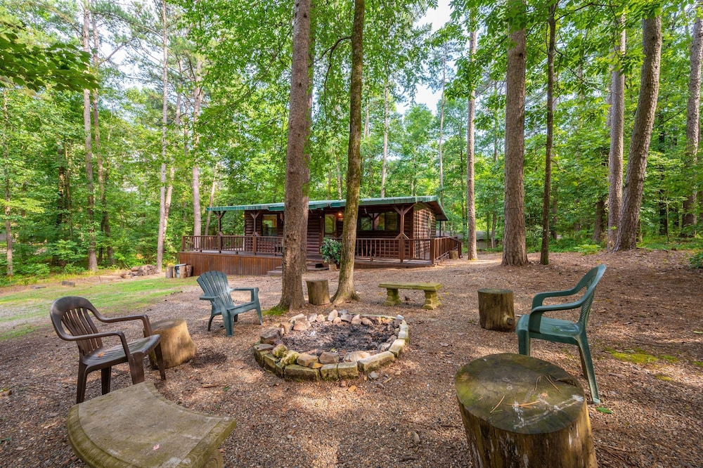 The Light House 2 Bedroom Cabin Perfect for a Small Family! Near Broken Bow Lake