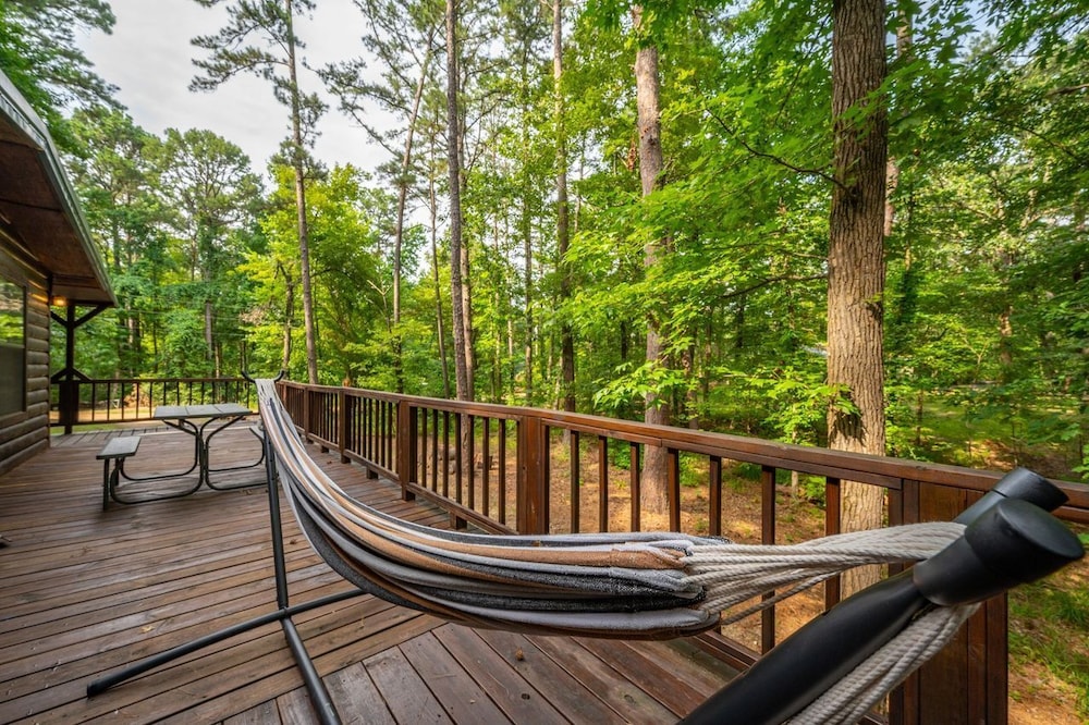 The Light House 2 Bedroom Cabin Perfect for a Small Family! Near Broken Bow Lake