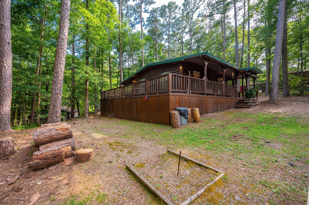 The Light House 2 Bedroom Cabin Perfect for a Small Family! Near Broken Bow Lake