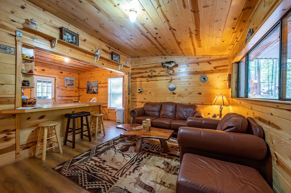The Light House 2 Bedroom Cabin Perfect for a Small Family! Near Broken Bow Lake