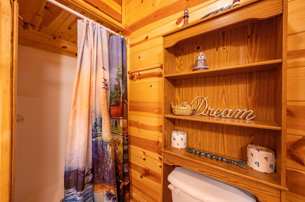 The Light House 2 Bedroom Cabin Perfect for a Small Family! Near Broken Bow Lake