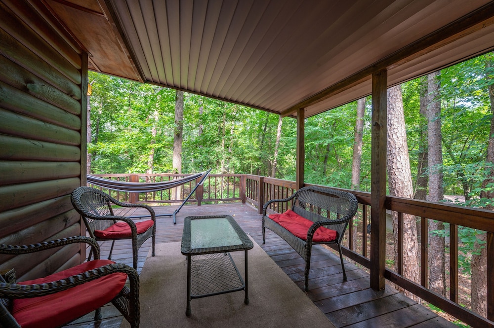 The Light House 2 Bedroom Cabin Perfect for a Small Family! Near Broken Bow Lake