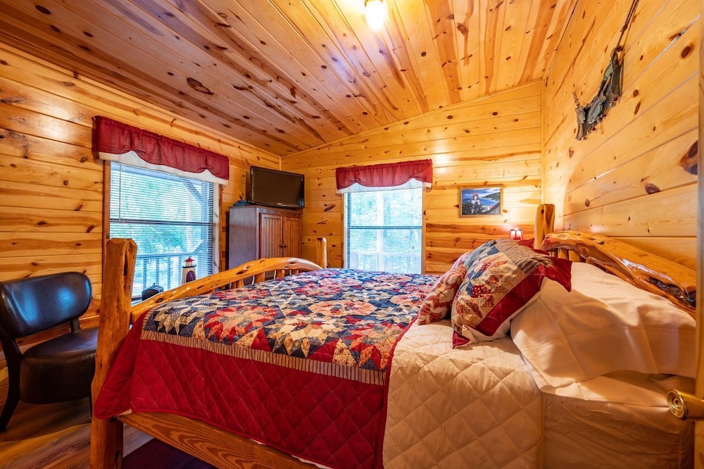 The Light House 2 Bedroom Cabin Perfect for a Small Family! Near Broken Bow Lake