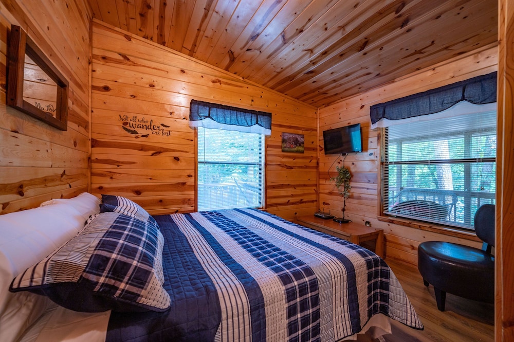 The Light House 2 Bedroom Cabin Perfect for a Small Family! Near Broken Bow Lake
