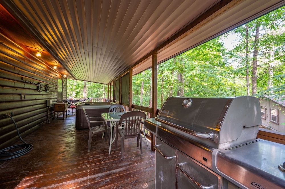 The Light House 2 Bedroom Cabin Perfect for a Small Family! Near Broken Bow Lake