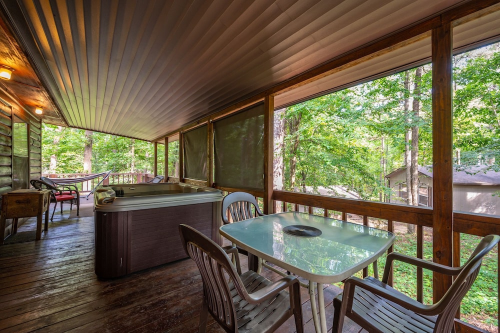 The Light House 2 Bedroom Cabin Perfect for a Small Family! Near Broken Bow Lake