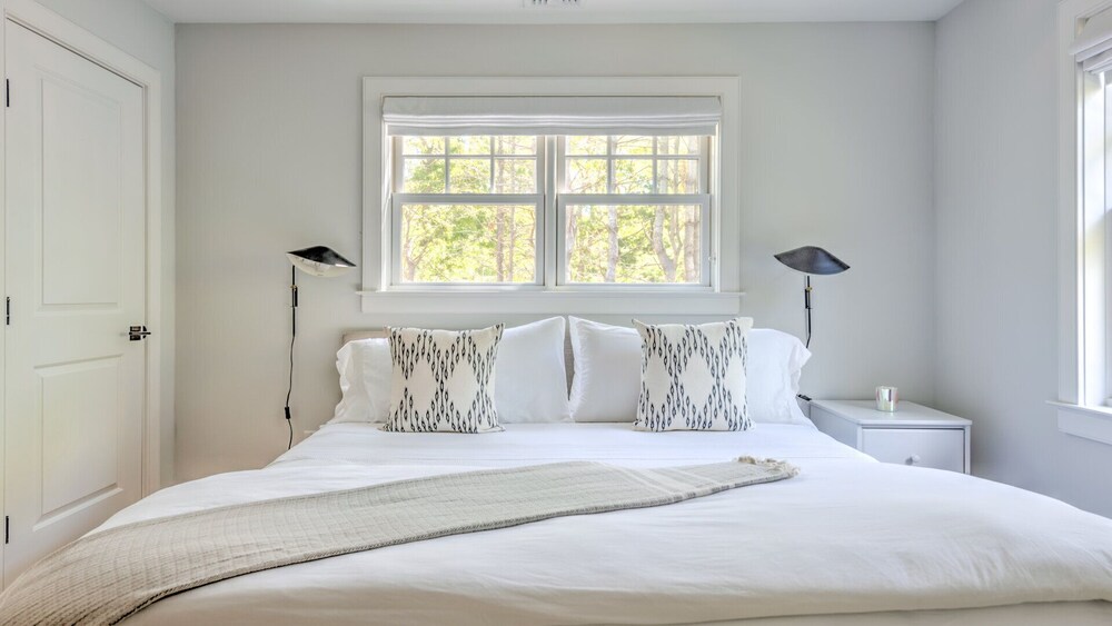 New Construction, Ideal for Entertaining, Large Pool and Backyard, Close to... Amagansett Vrbo