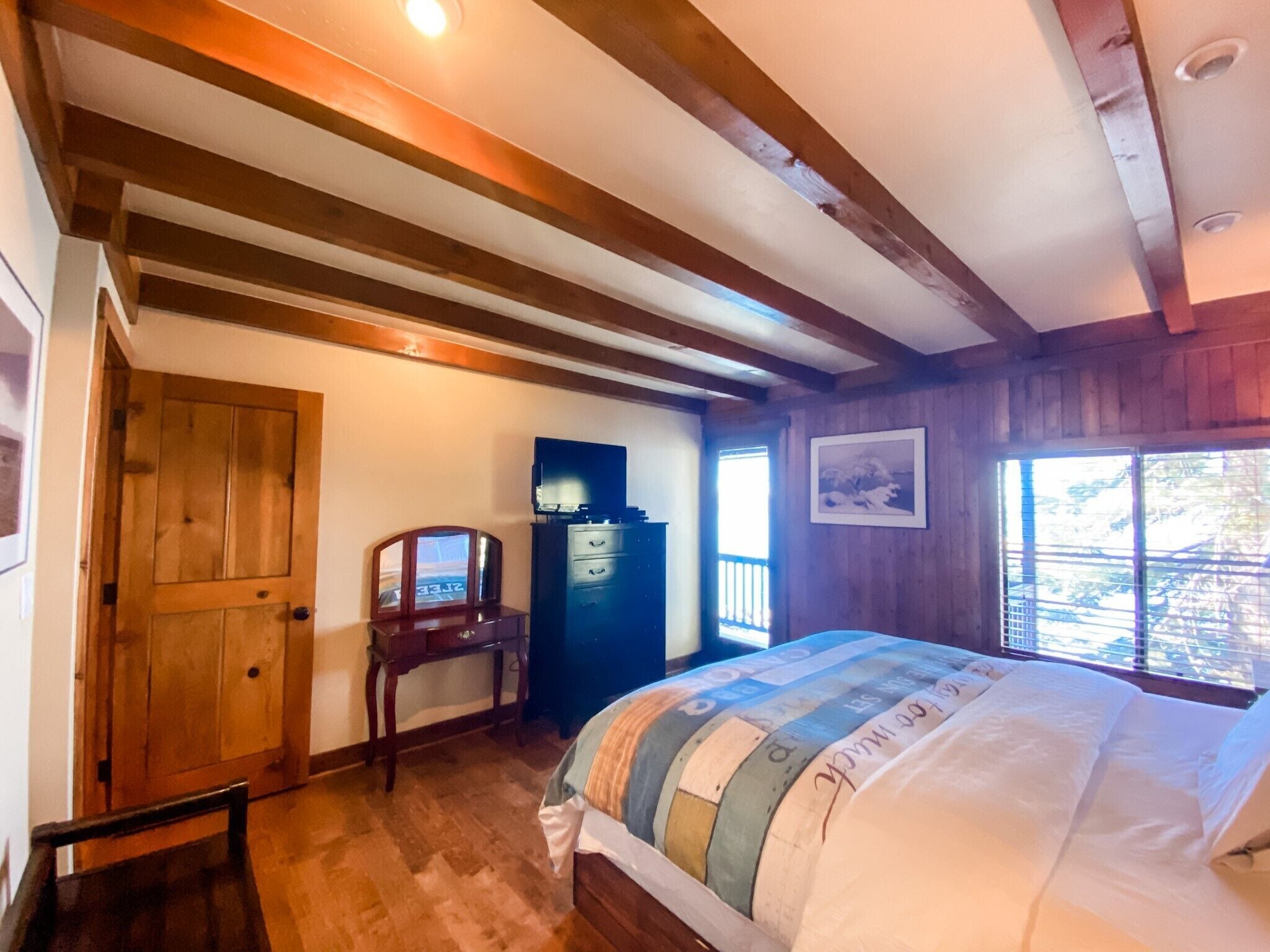 Lakefront Cabins, hot tub, 5 bedrooms (ZC1265) in Carson City, United States