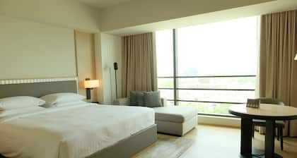 Courtyard By Marriott Ahmedabad Sindhu Bhavan Road