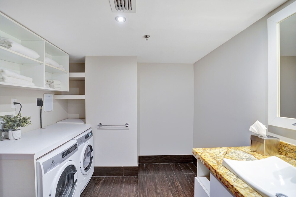 Wait N' Sea! (2 bedroom condo)