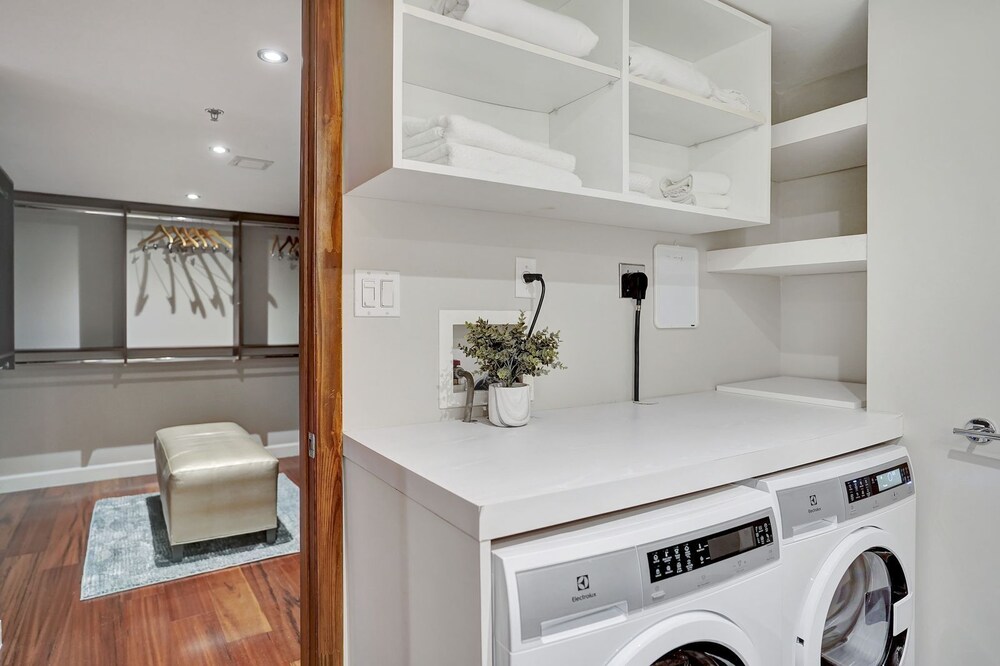 Wait N' Sea! (2 bedroom condo)