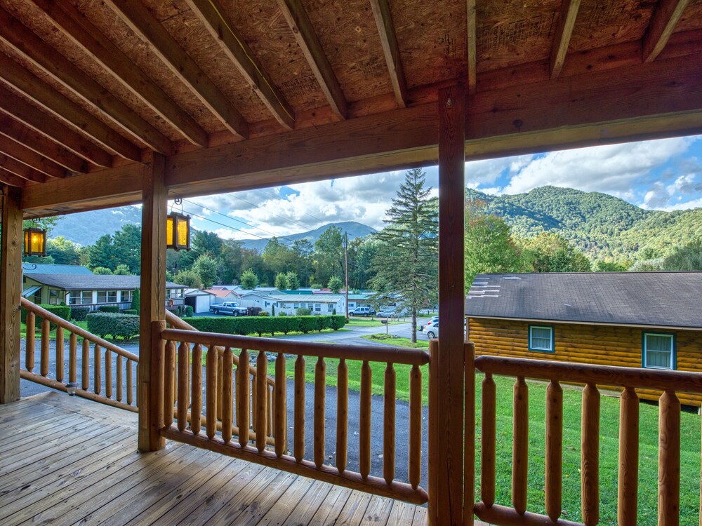 Maggie Valley Luxury Cabin With Mountain Views