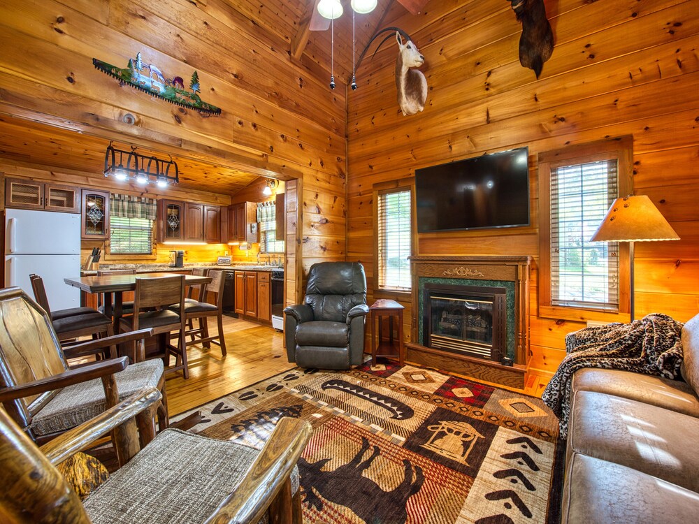 Maggie Valley Luxury Cabin With Mountain Views