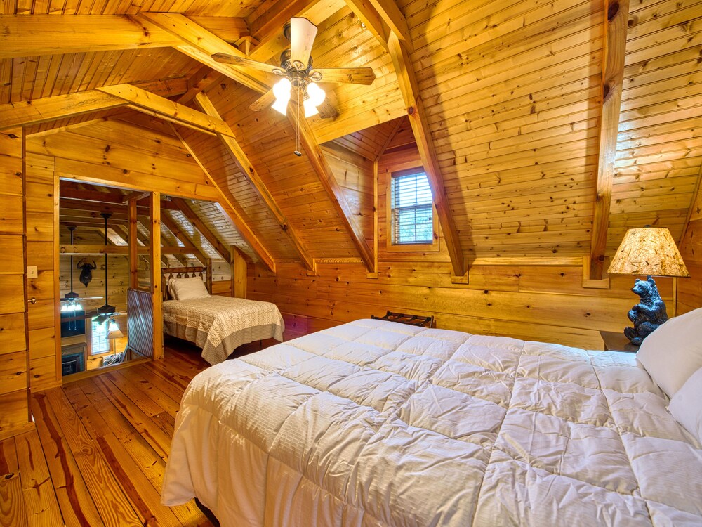 Maggie Valley Luxury Cabin With Mountain Views