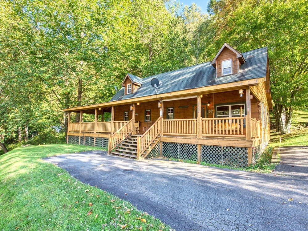 Maggie Valley Luxury Cabin With Mountain Views