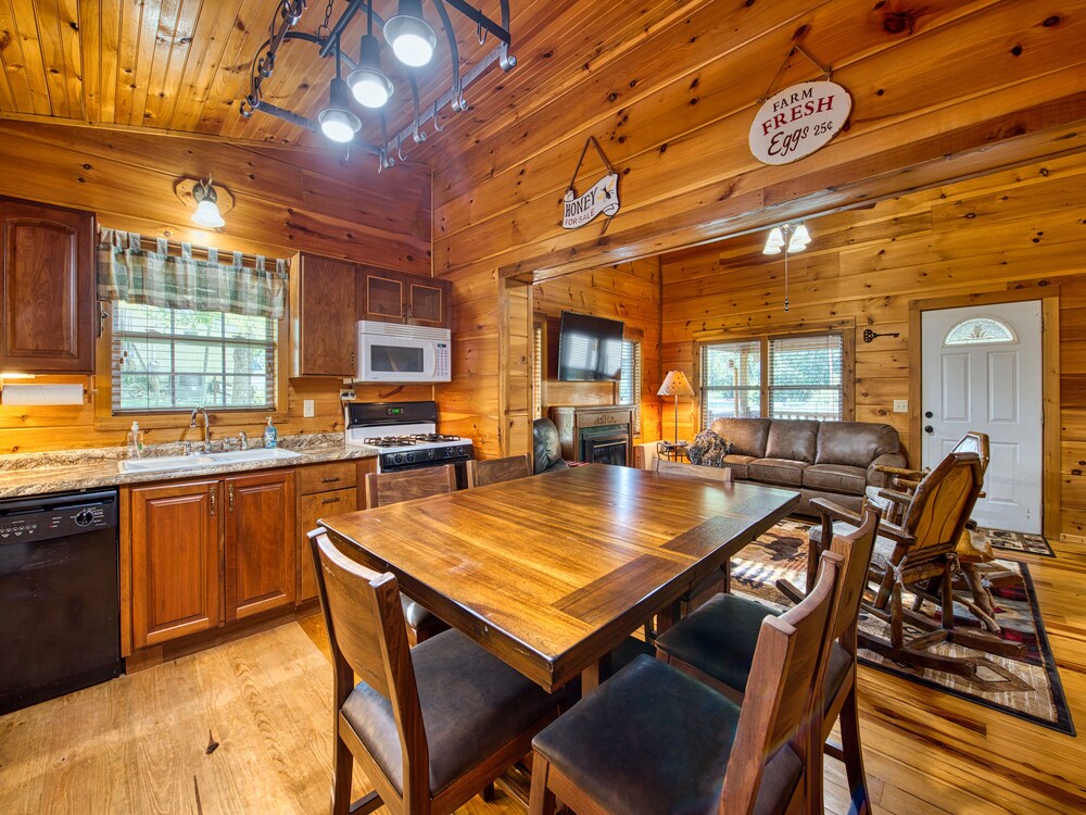 Maggie Valley Luxury Cabin With Mountain Views