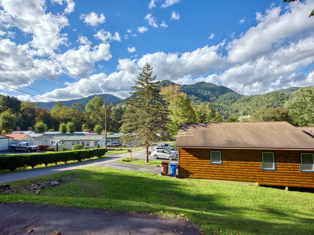 Maggie Valley Luxury Cabin With Mountain Views