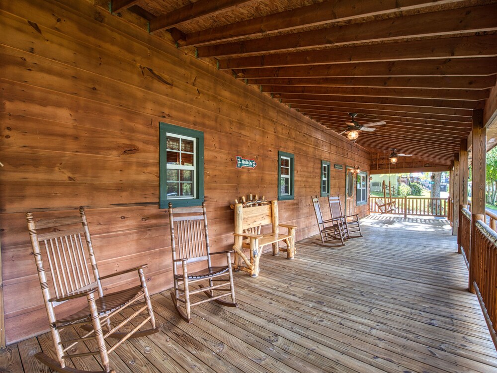 Maggie Valley Luxury Cabin With Mountain Views