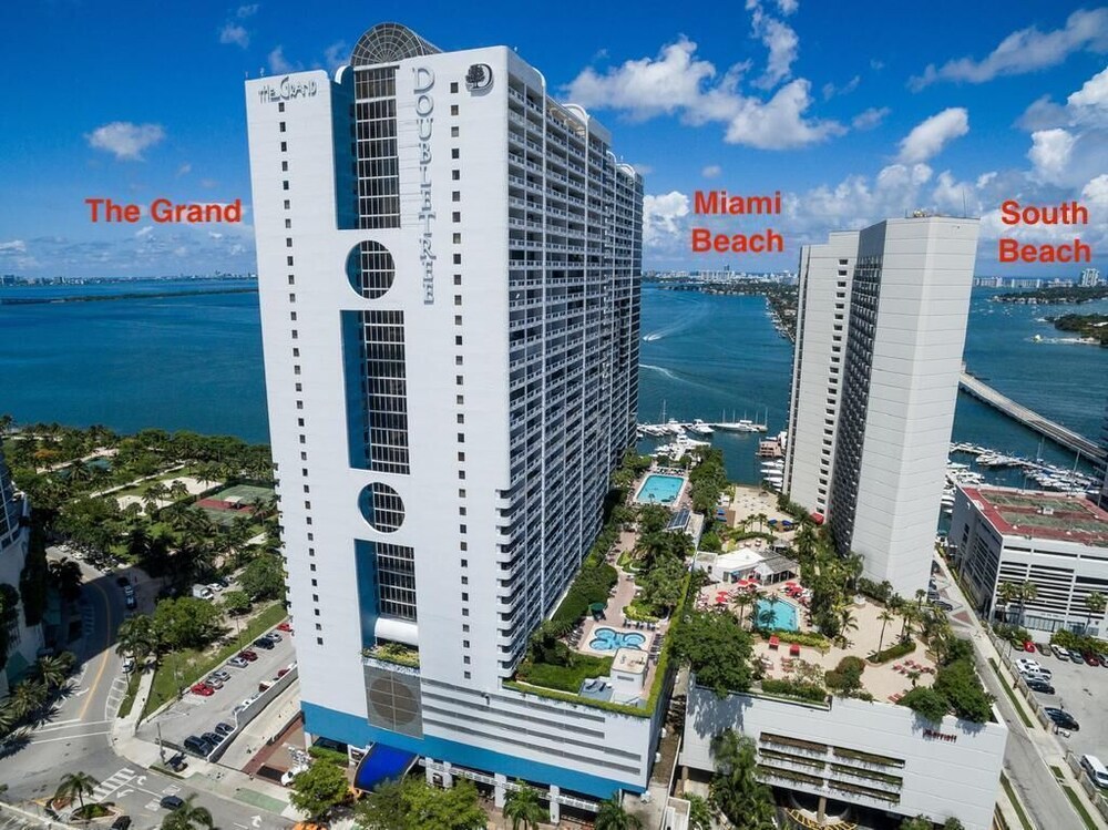 Miami Vibes! (1 bedroom condo)