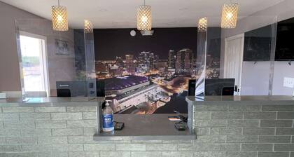 Super 8 by Wyndham Phoenix West