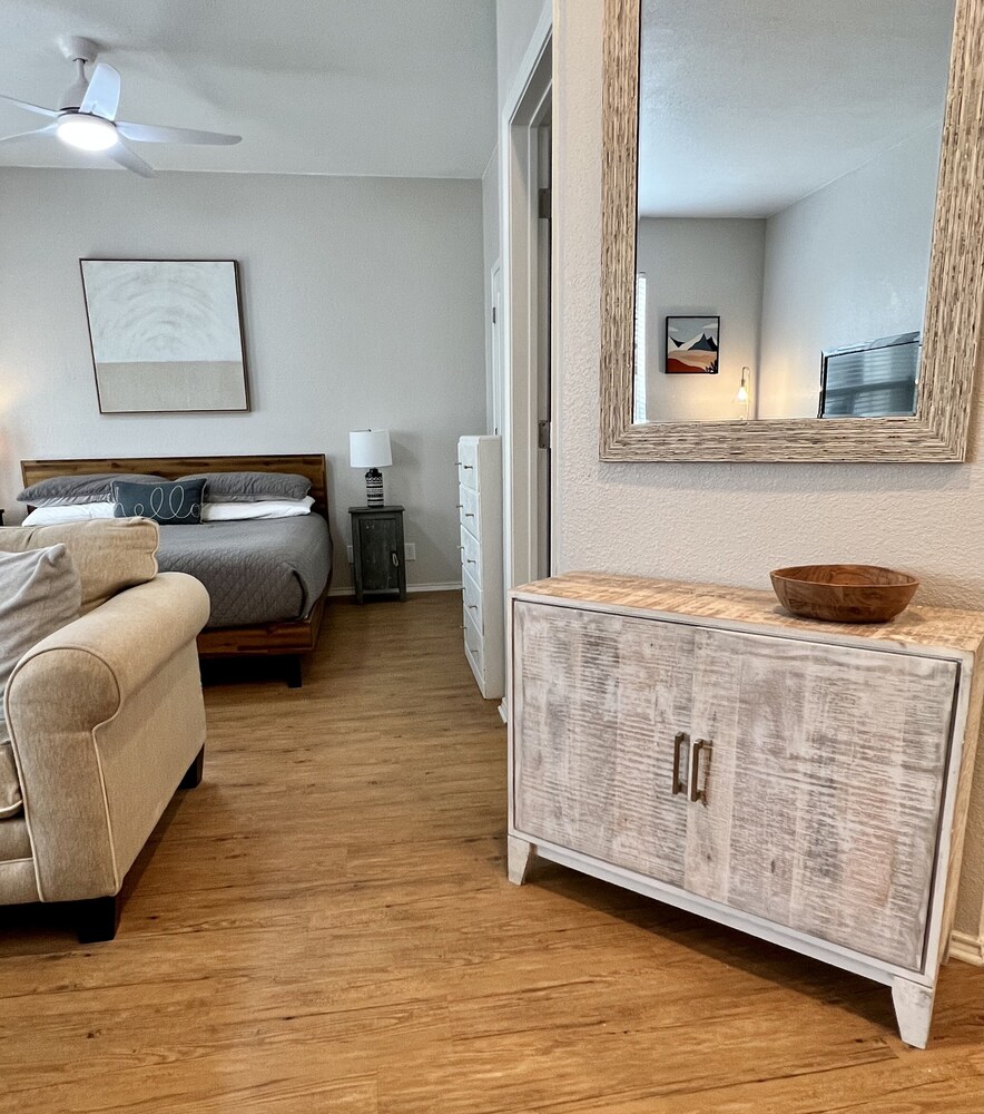 Newly remodeled beach condo walking distance to the beach (pet friendly