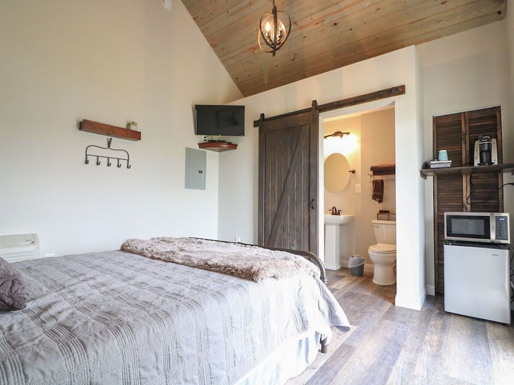 Shanty - Close to the Ark Encounter