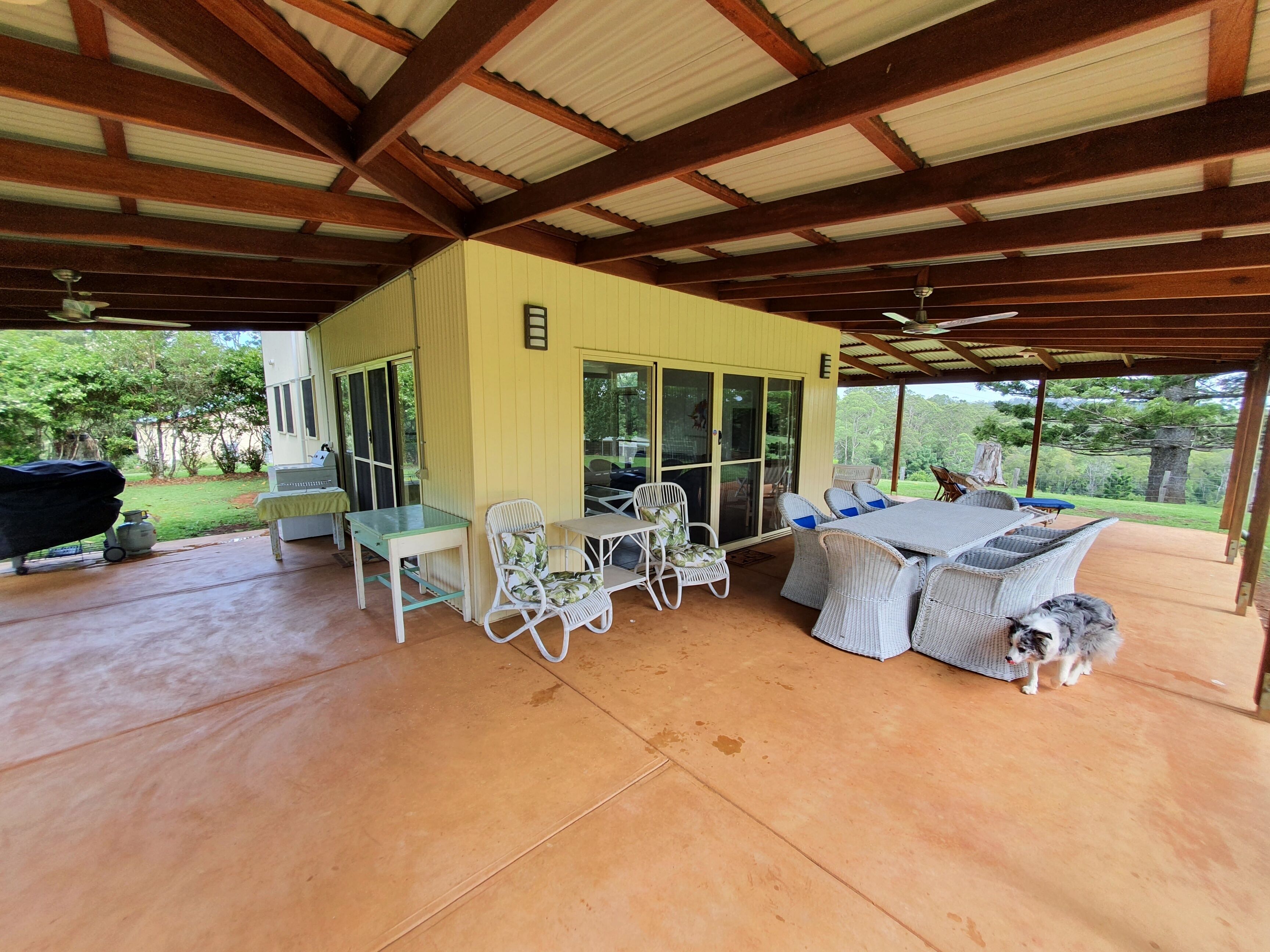 Farm Stay at Lillian Rock the Entire Building