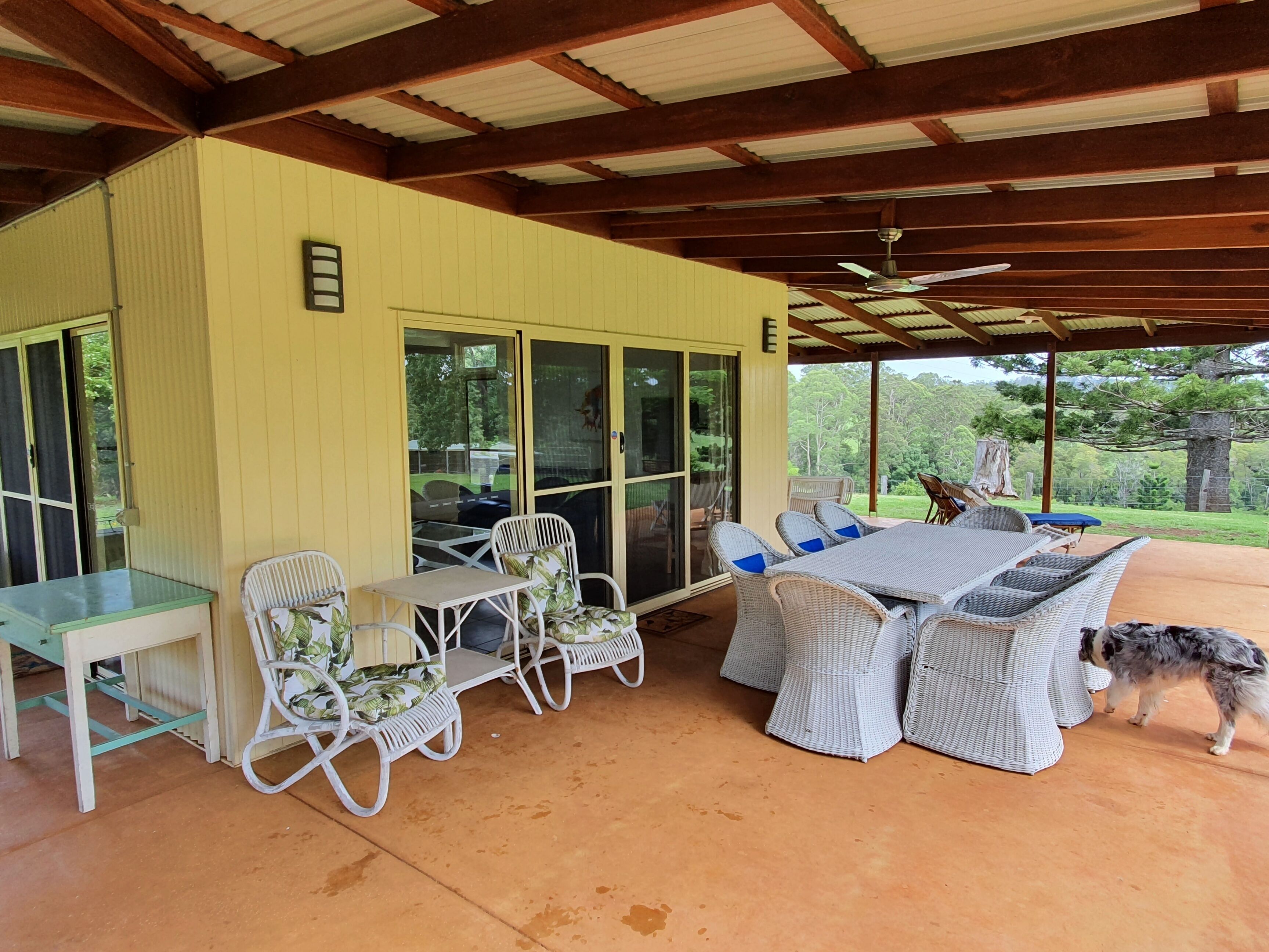 Farm Stay at Lillian Rock the Entire Building