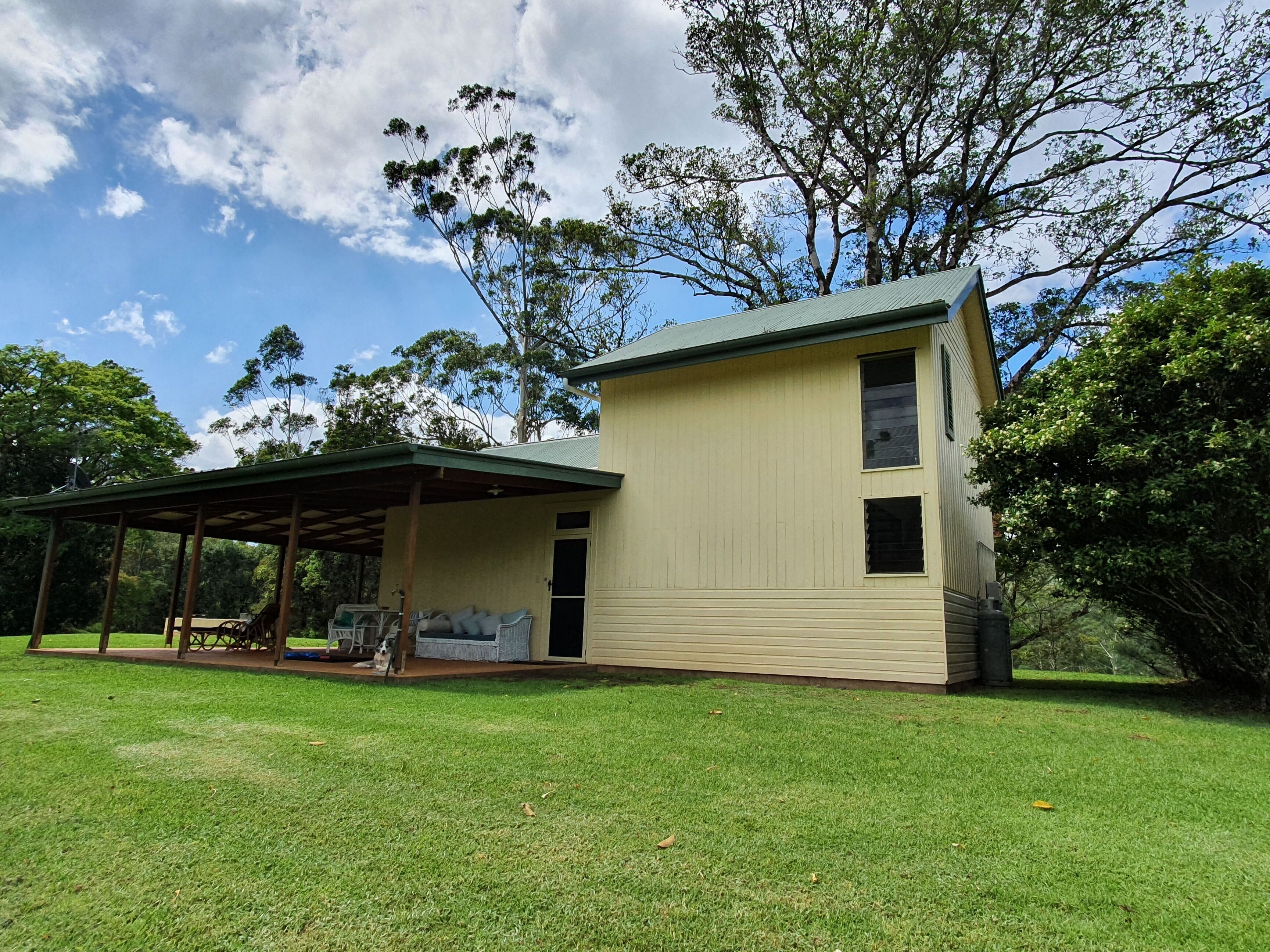 Farm Stay at Lillian Rock the Entire Building