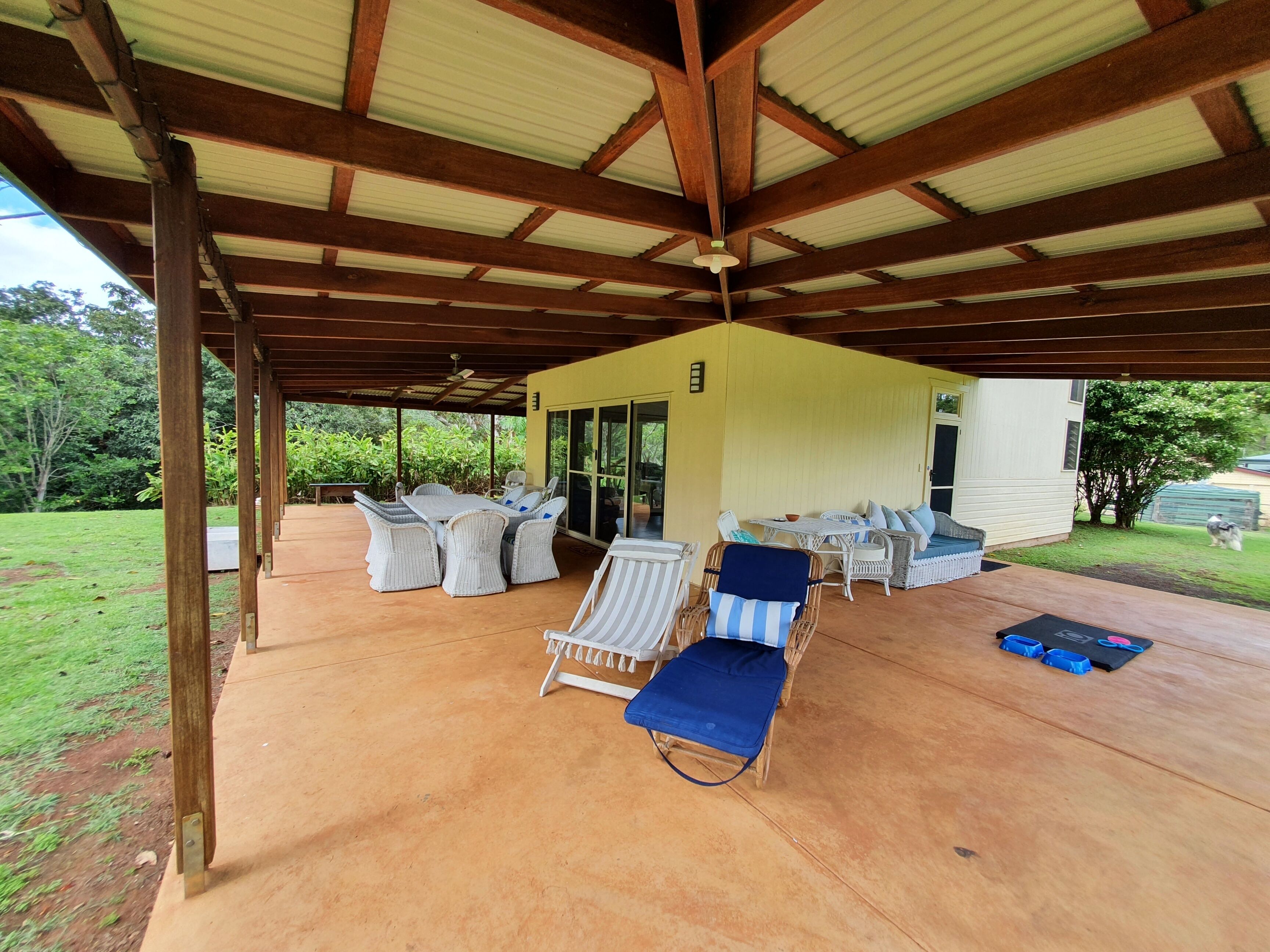 Farm Stay at Lillian Rock the Entire Building