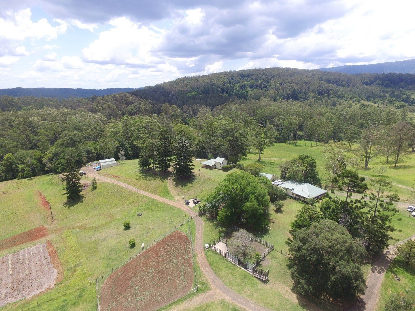 Farm Stay at Lillian Rock the Entire Building