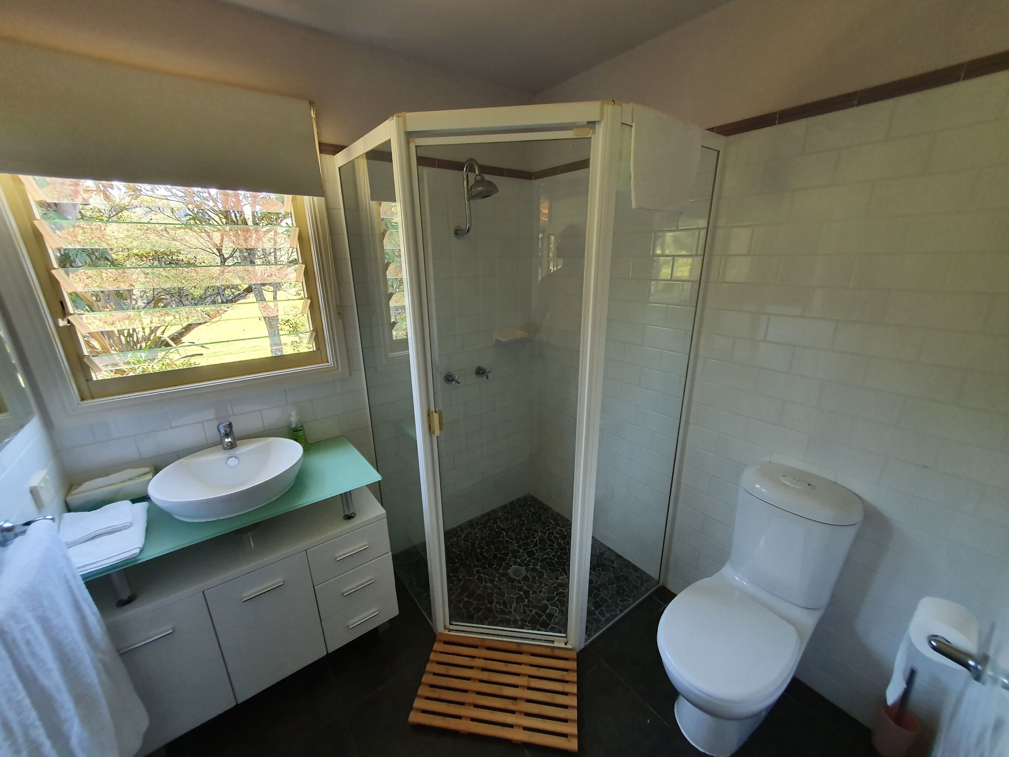 Farm Stay at Lillian Rock the Entire Building