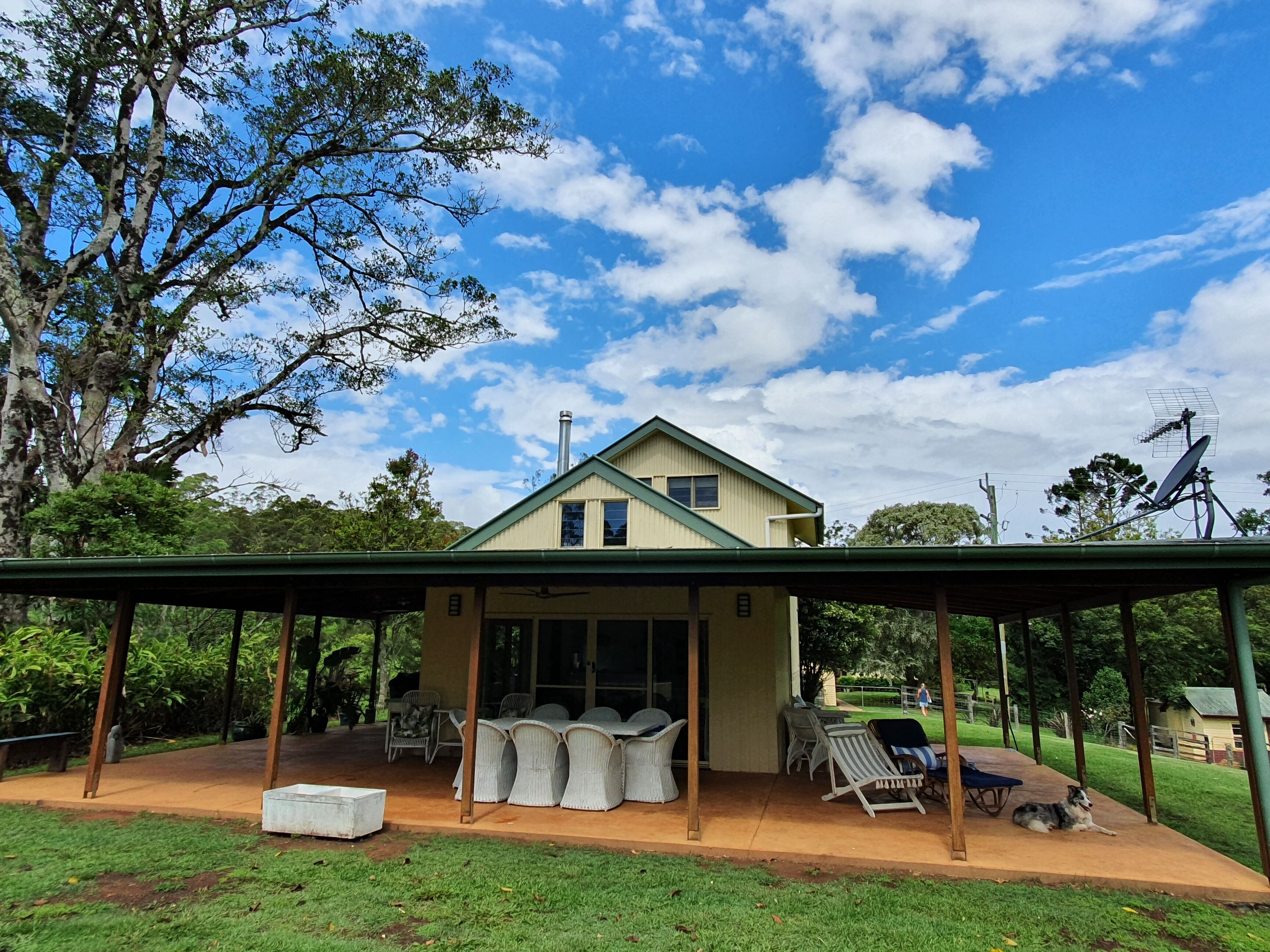 Farm Stay at Lillian Rock the Entire Building